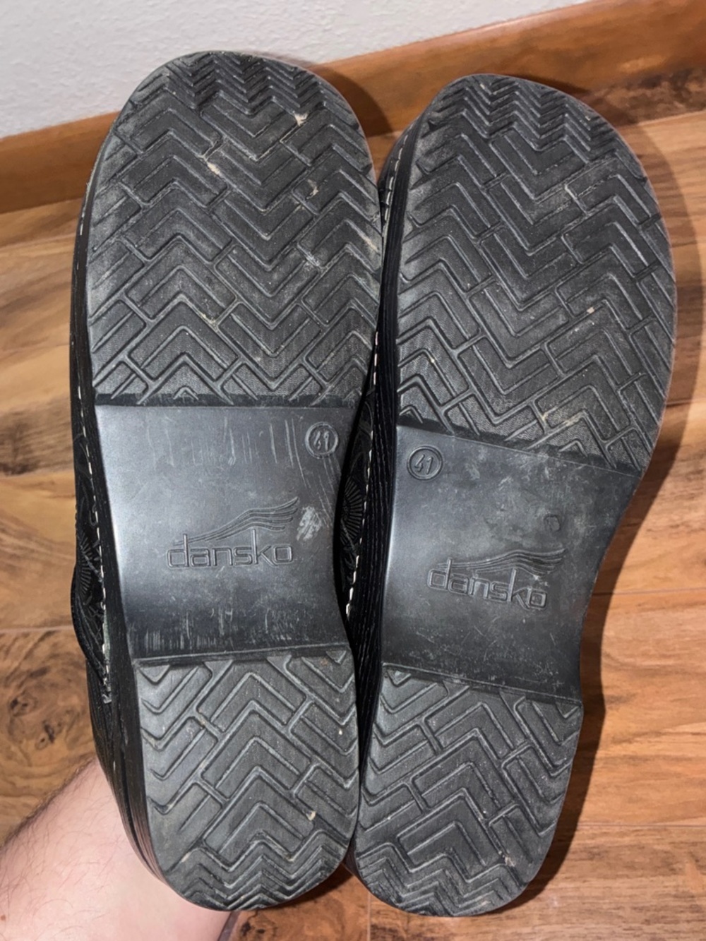 Dansko Professional Black Leather Tooled Clogs - size 41 (US 10.5/11) - Picture 9 of 10